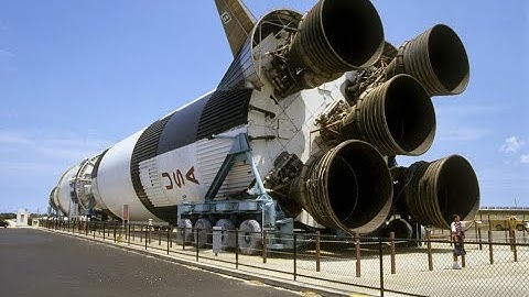 Building the Saturn V rocket from Revell in 1/144 scale