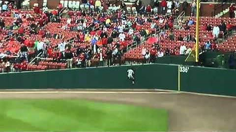 2009/04/09 Morgan makes the leaping catch