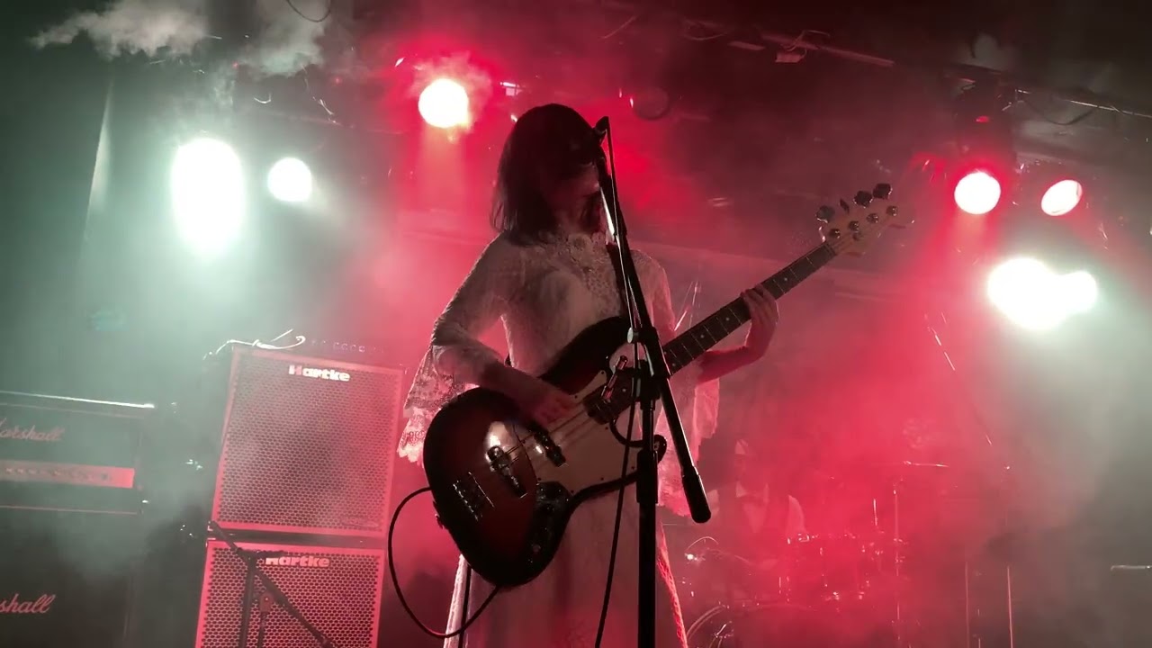 ミズニ ウキクサ/燃える丘〜ベルベットブルー〜枯棘