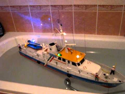 Police polizei boat robbe - YouTube