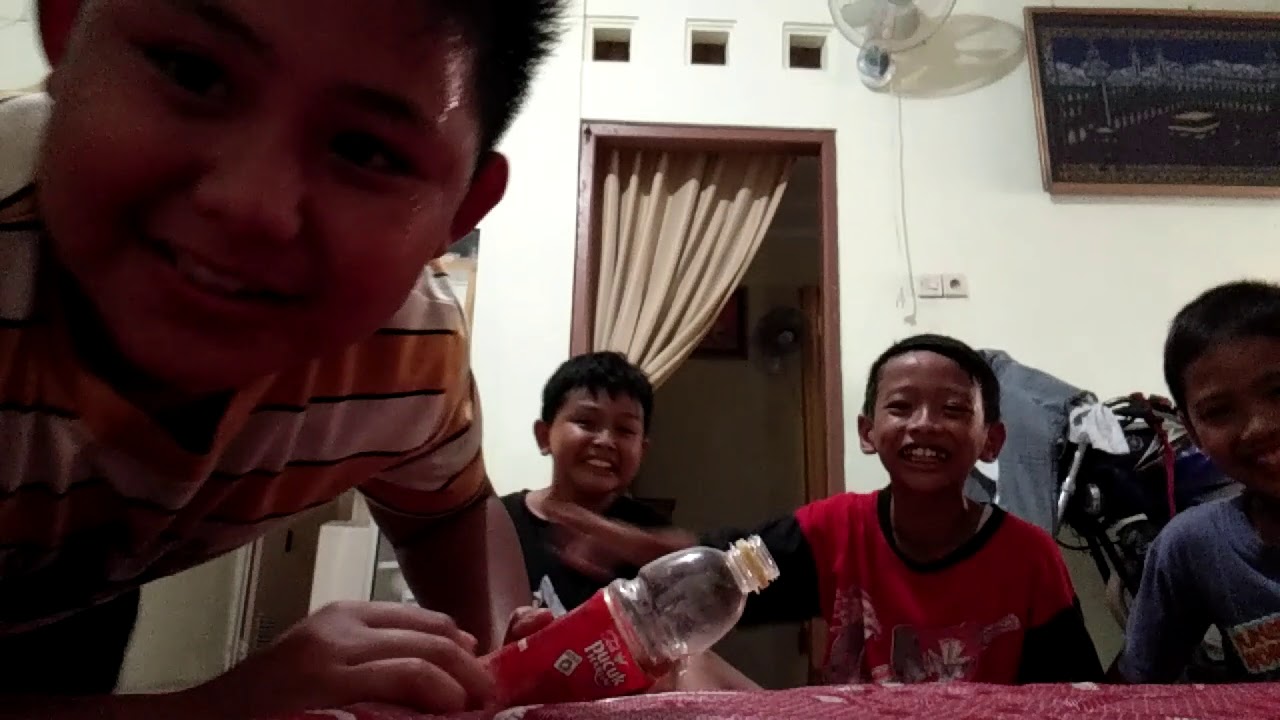 Makan mie rica rica 7 bungkus.bersama Rifkie,Fadly,Arif,Rafi - YouTube