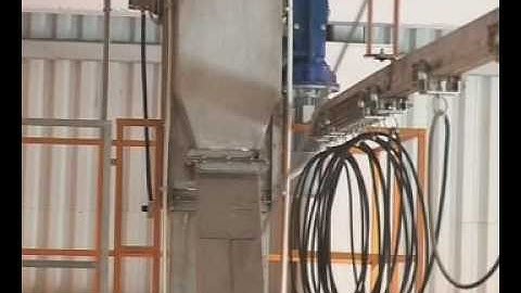 Bulk cargo unloading system from train wagons