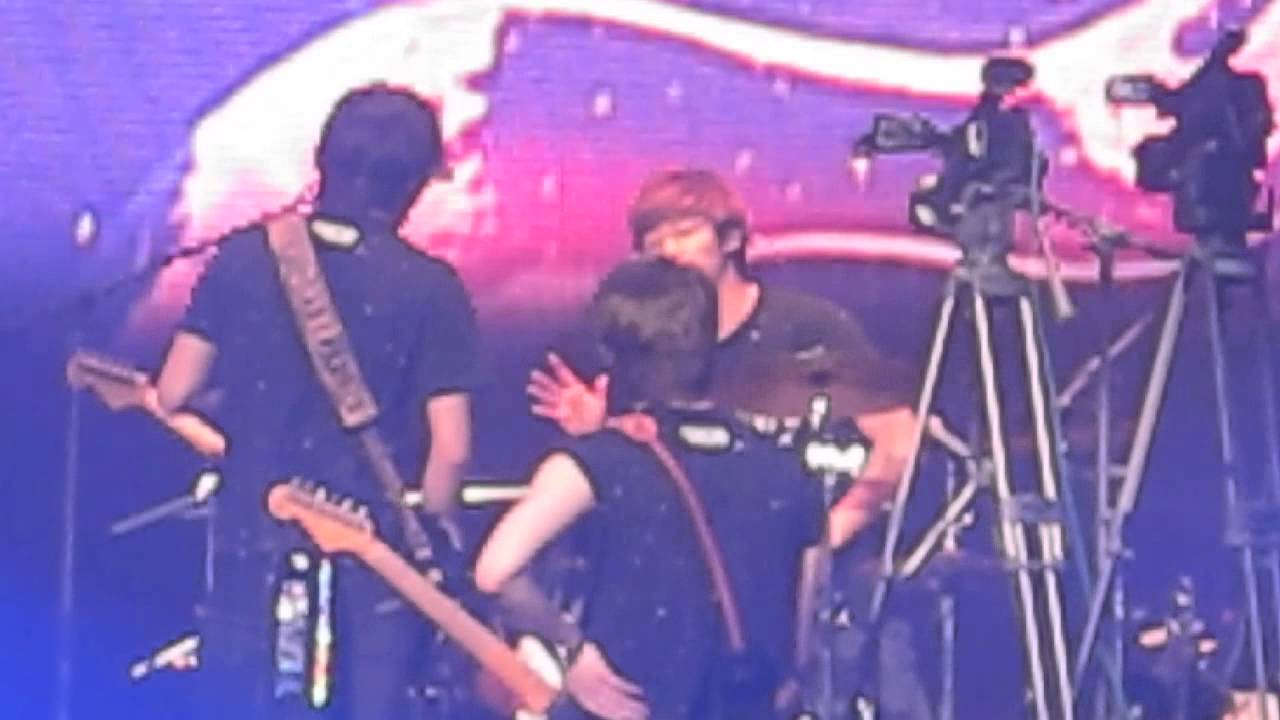 Watch CNBLUE Blue Moon in Seoul - Encore on YouTube Watch CNBLUE Blue Moon in Seoul - Encore on YouTube