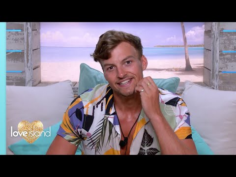 Hugo's flustered by a snog from AJ | Love Island 2021