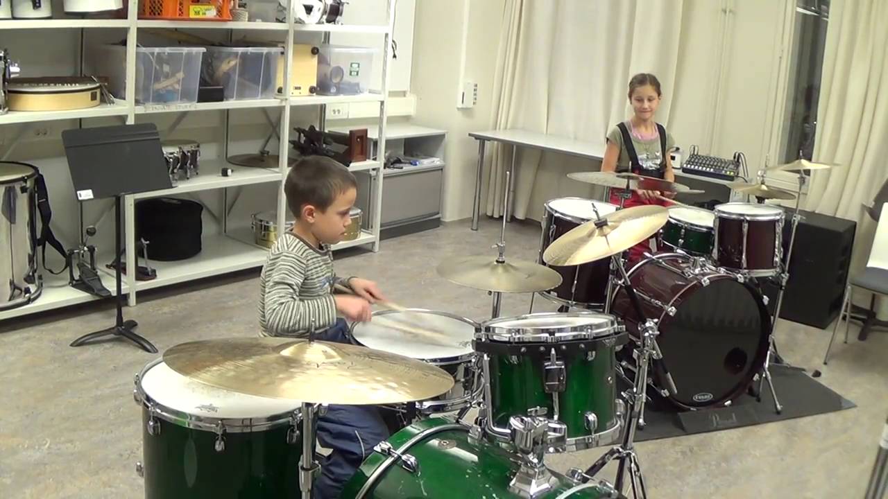 Алексеев Государь учит сестру Любимицу Красавицу Умницу играть на ...