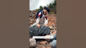 Cậu bé dũng cảm cứu ông bố khỏi nguy hiểm