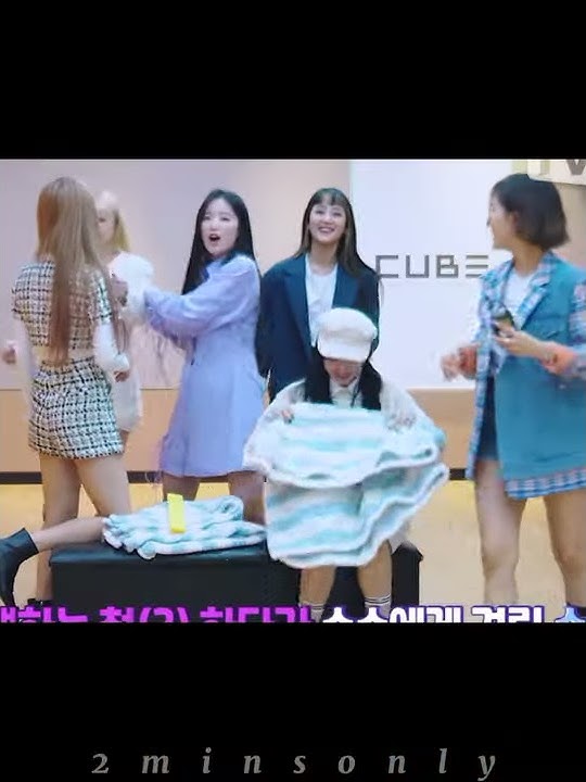 Soojin and Shuhua being girlfriends for 43 seconds GAY | fmv
