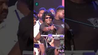 അയയൻകള അനസമരണ വദയൽ ആരധകര ആവശതതലകക വടനറ പടട