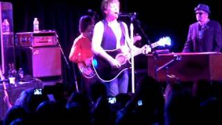 Download Lagu Jon Bon Jovi and Friends - Bang A Drum - Starland Ballroom - 2-23-09 MP3