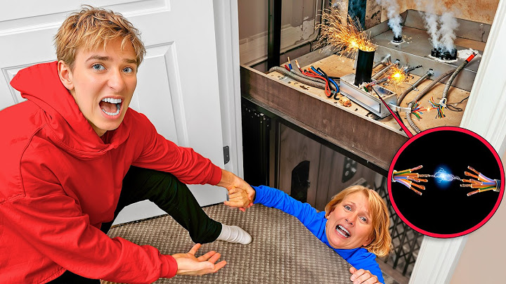 My Mom is STUCK in ELEVATOR!! *Trapped*