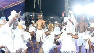 SEE THE MAN DRESS AND LOOK LIKE OONI OF IFE AS HE CELEBRATE HIM AT OLOJO CULTURAL NIGHT