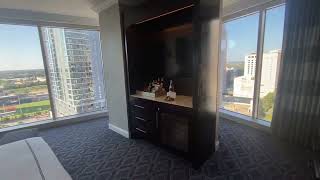 Kimpton Tryon Park Charlotte: 1 King Premium Corner Spa