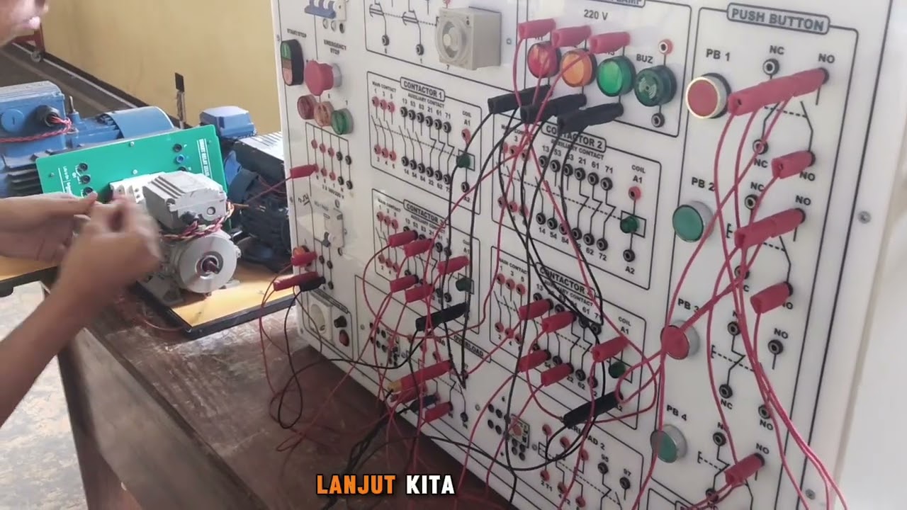 MERANGKAI RANGKAIAN PUTAR KANAN KIRI DI TRAINER DENGAN MENGGUNAKAN SMART RELAY!! 