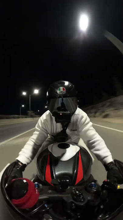Tạo với bản nhạc follow me if ur hot của speedups