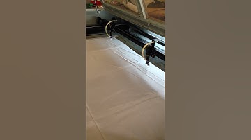 Máy cắt laser cắt vải giá rẻ cắt vải thú bông