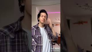 TikTok: Старший брат ударил в живот младшего, просто Шок !