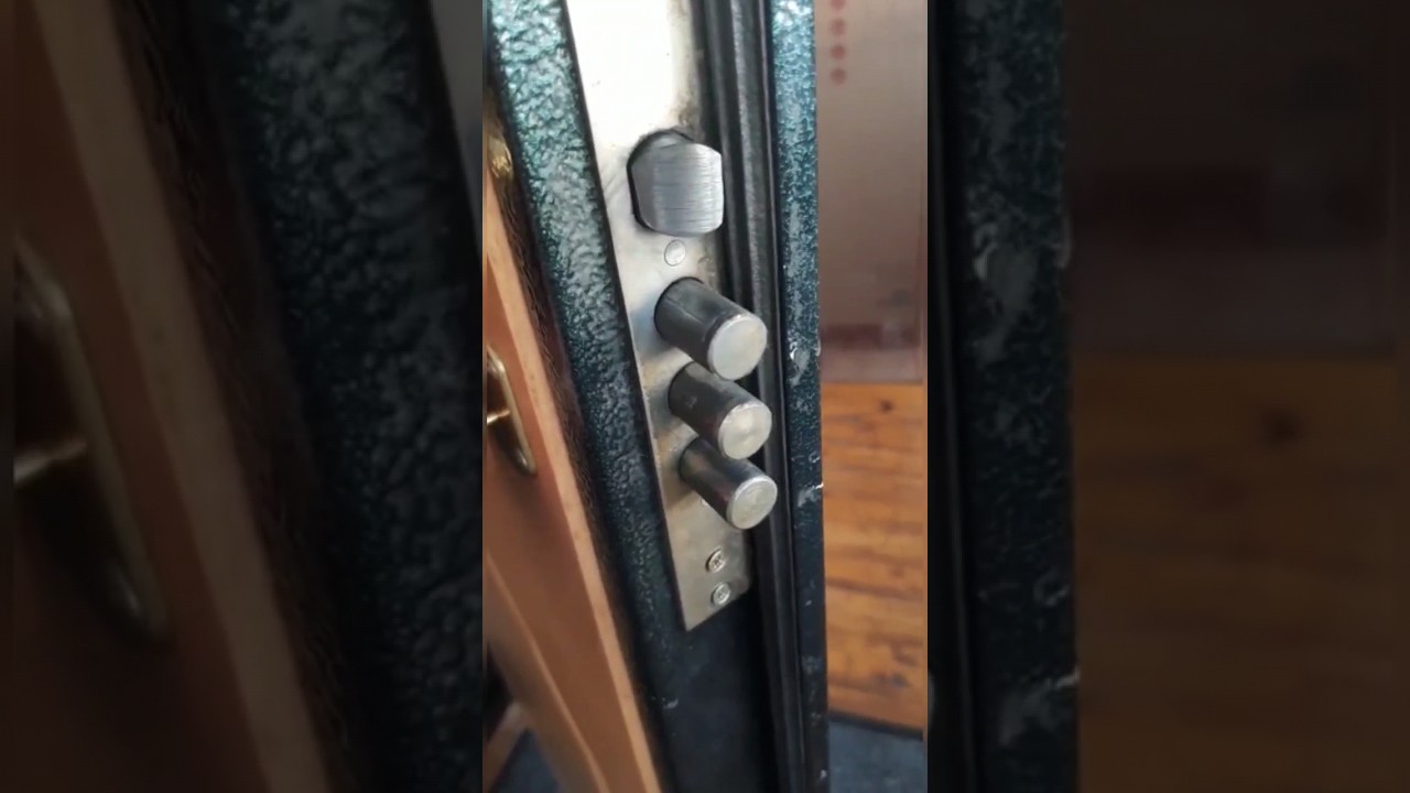 заменили замок двери - восстановили геометрию коробки - задействовали ...