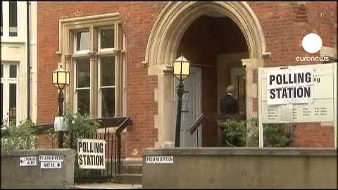Britain votes in electoral referendum