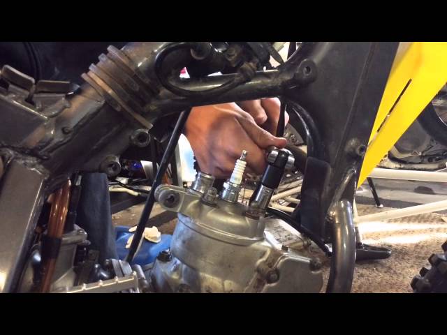 Rm125 Top End Rebuild Part 1 - YouTube