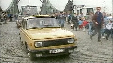 Cosa ha provocato la caduta del Muro di Berlino?