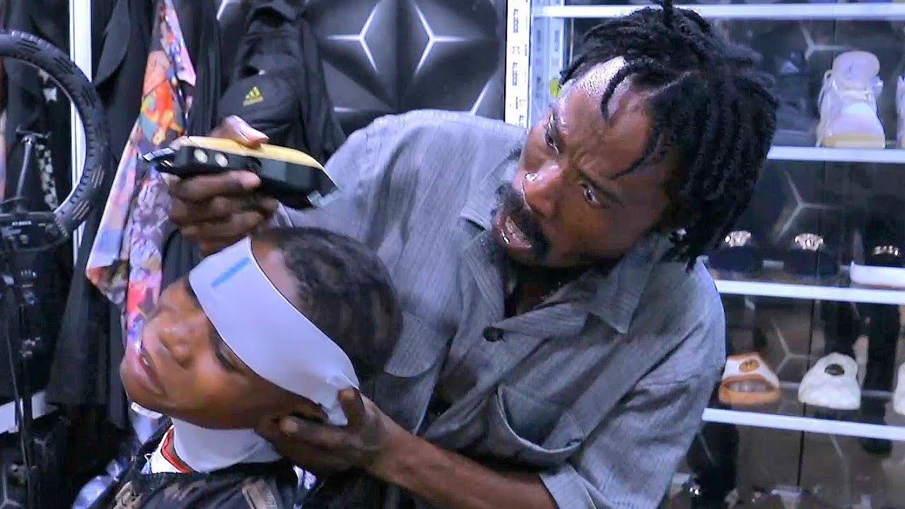 FATHER ANKRAH THE WICKED BARBBER GIVES CHICKEN HAIR CUT TO A HUMAN BEING