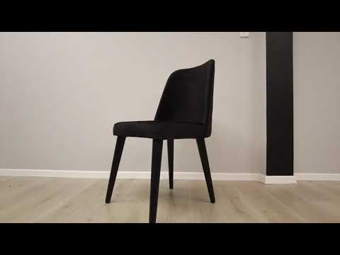 וִידֵאוֹ: כסאות עץ עם מושב מרופד: דגם לבן חצי רך עם משענת גב מרופדת בד ממלזיה ואיקאה