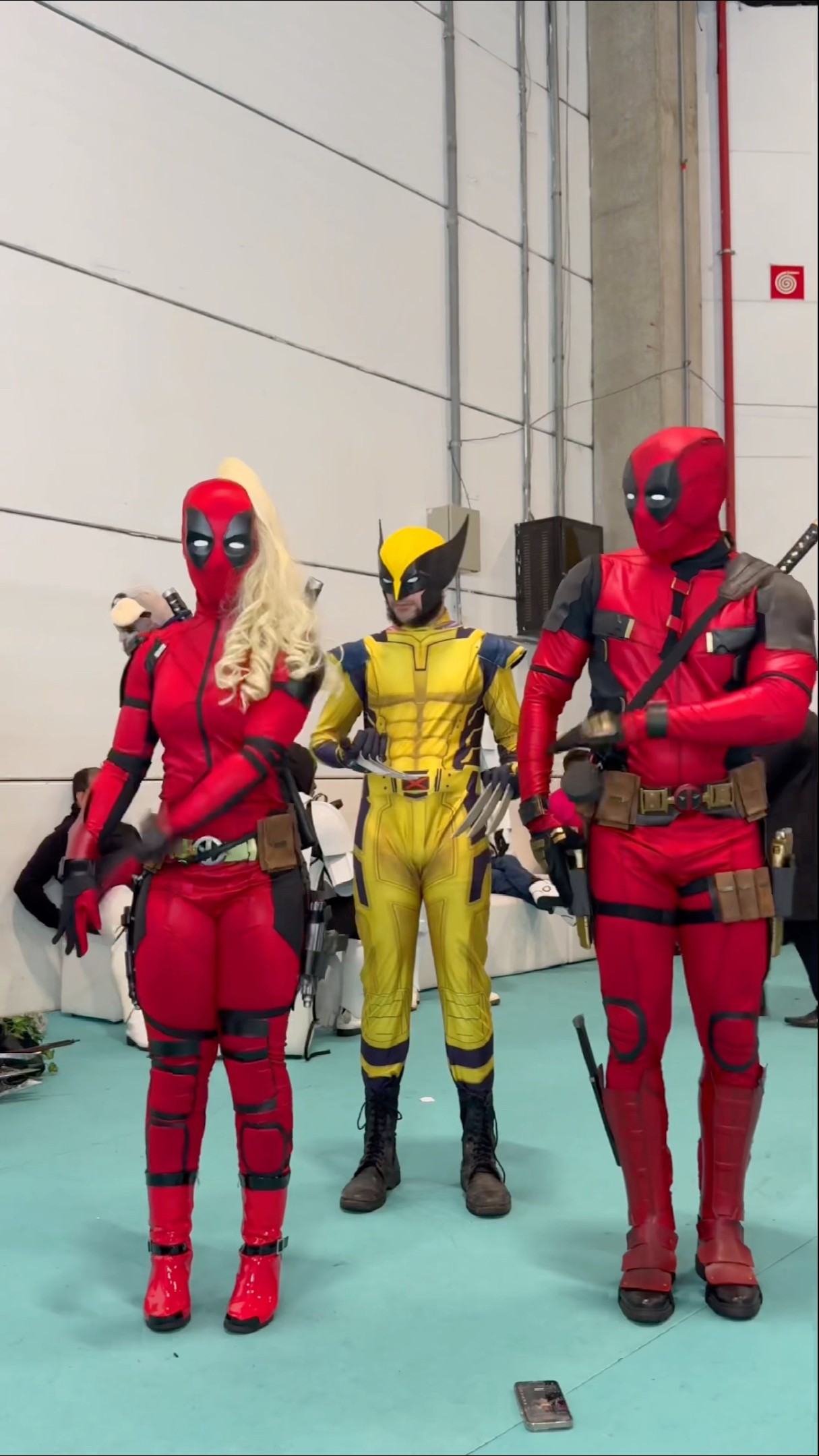 Será que o Wolverine gostou? ?? @ApolloSant #ladypool #deadpool #dance #wait