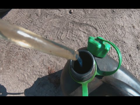 Jak spuścić  paliwo z baku auta , jak zrobić pompkę  z butelki i wężyka  ?