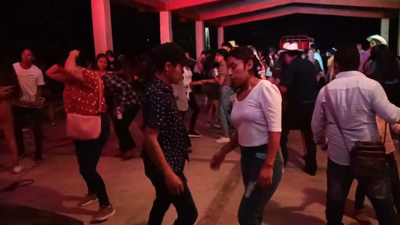 banda los alegres de chalingo amenisando la fiesta de semana santa en chalingo así de bueno s puso🕺💃