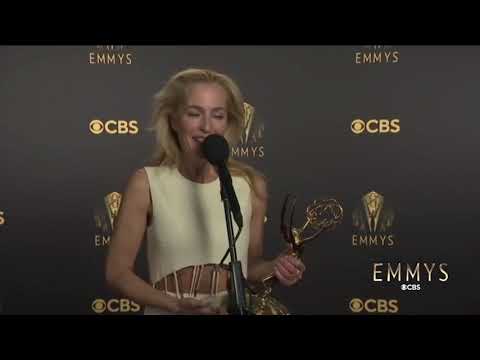 Emmys 2021 - Gillian Anderson Backstage | Screenslam