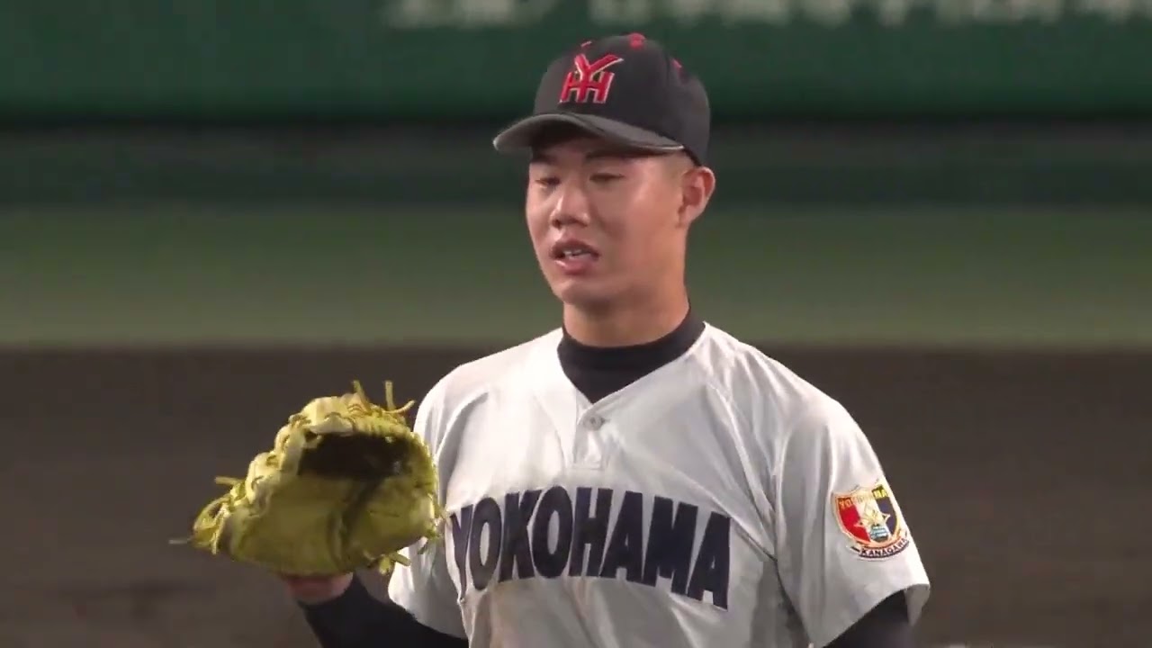 横浜 2年生左腕 小林思いがけないピンチも動じず堂々のピッチングを
