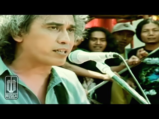 Iwan Fals - Suara Hati (Official Music Video) class=