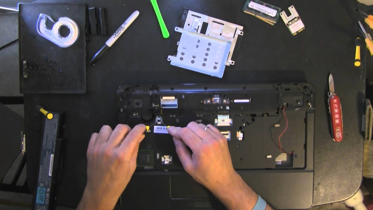 Acer eMachines d732 - Disassembly and cleaning - YouTube