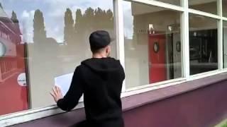 Fransız Elemandan Bedava Öpücük