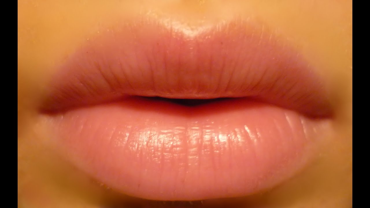 What are some home remedies that help plump your lips?