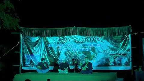 Ngấu hứng đàn tính của 3 thầy trò : quốc hùng, chu thạch , xuân hữu