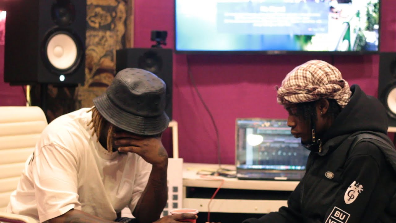 Ayox - Walking Dead feat. Zlatan ( Lyrics Video )