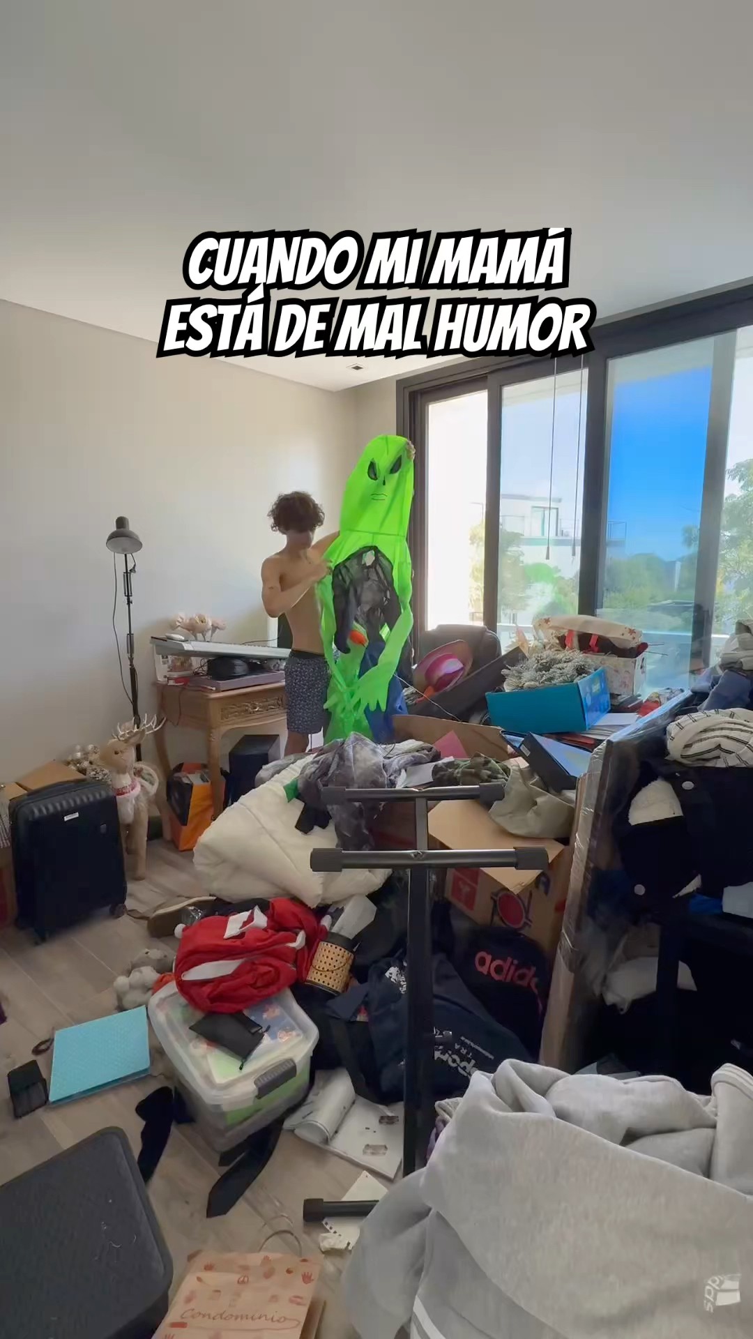 SE METIÓ UN MARCIANO A MI CASA