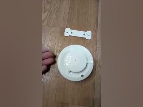 alarm - How to open this smoke detector in order to change battery? - Home Impro