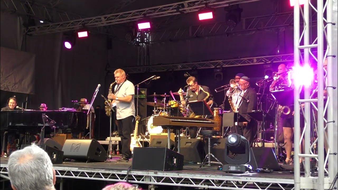 JOOLS HOLLAND ORCHESTRA + DEREK NASH (SAXOPHONE) Hard Times CENTRAL PARK CHELMSFORD ESSEX 2022