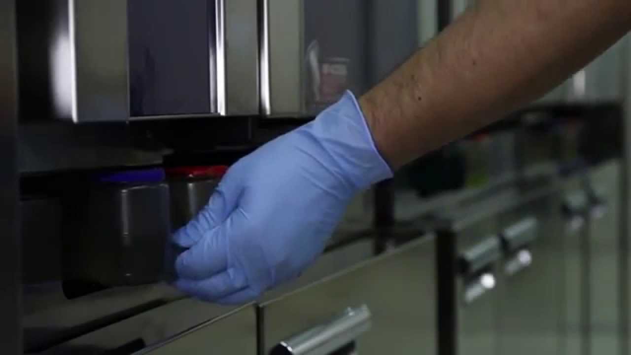 Sistema automático de limpeza nos fornos mistos Electrolux AirOSteam