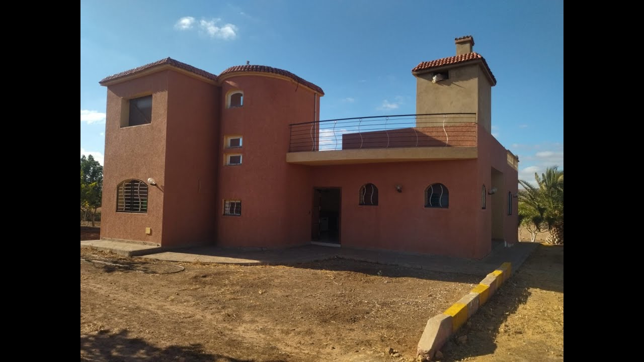 فيرمة روعة للبيع فيها فيلا فخمة محفظة مساحتها هكتار أو 1600 متر جات على طريق بنسليمان بثمن معقول