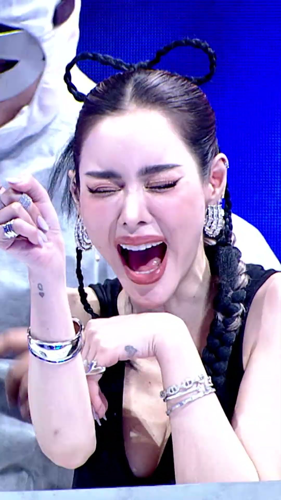 อยากแต่งงานแบบไหน ระหว่างในโบสถ์กับริมทะเล #THEMASKSOULMATEหน้ากากคู่แท้