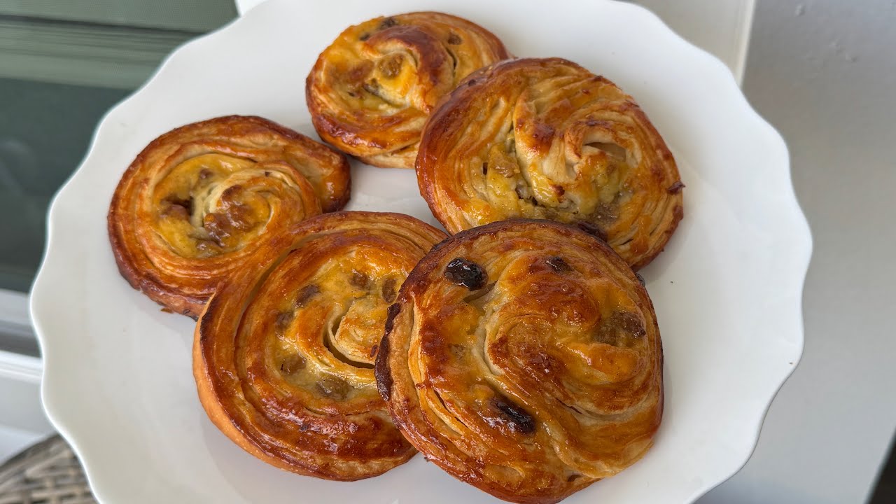 Французская выпечка дома! Булочка с изюмом и заварным кремом – лучше, чем в обычной выпечке.