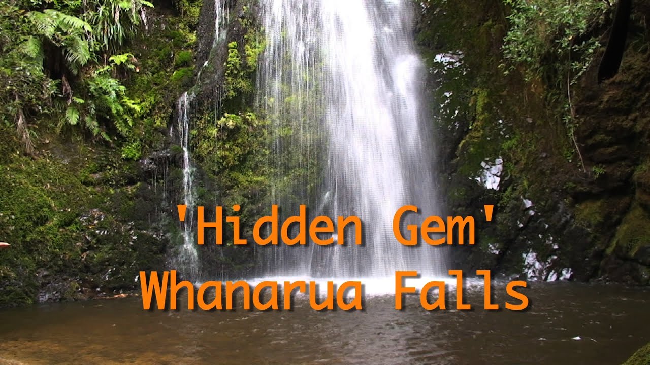 Awesome Waterfall Whanarua Bay New Zealand vlogs in spanish
