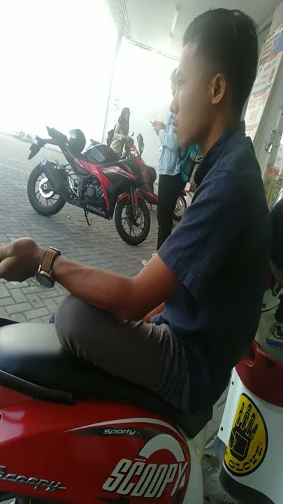 Nongkrong depan alfamart