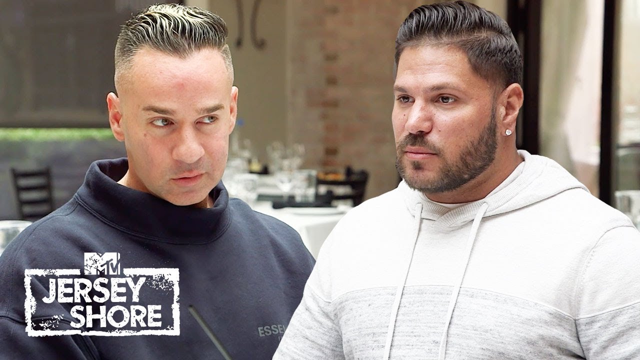 Mike Finds Out What Ronnie’s Been Up To 👀Jersey Shore: Family Vacation