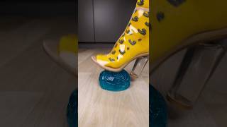 Crush jelly: experiment high heels vs blue jelly