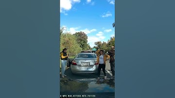 Watch the scammer’s reaction when he sees the dashcam.