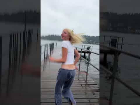 Trend Fail Tw My Pants Look Like They Re Falling Down Whodoesshe Thinksheis Shorts Funny